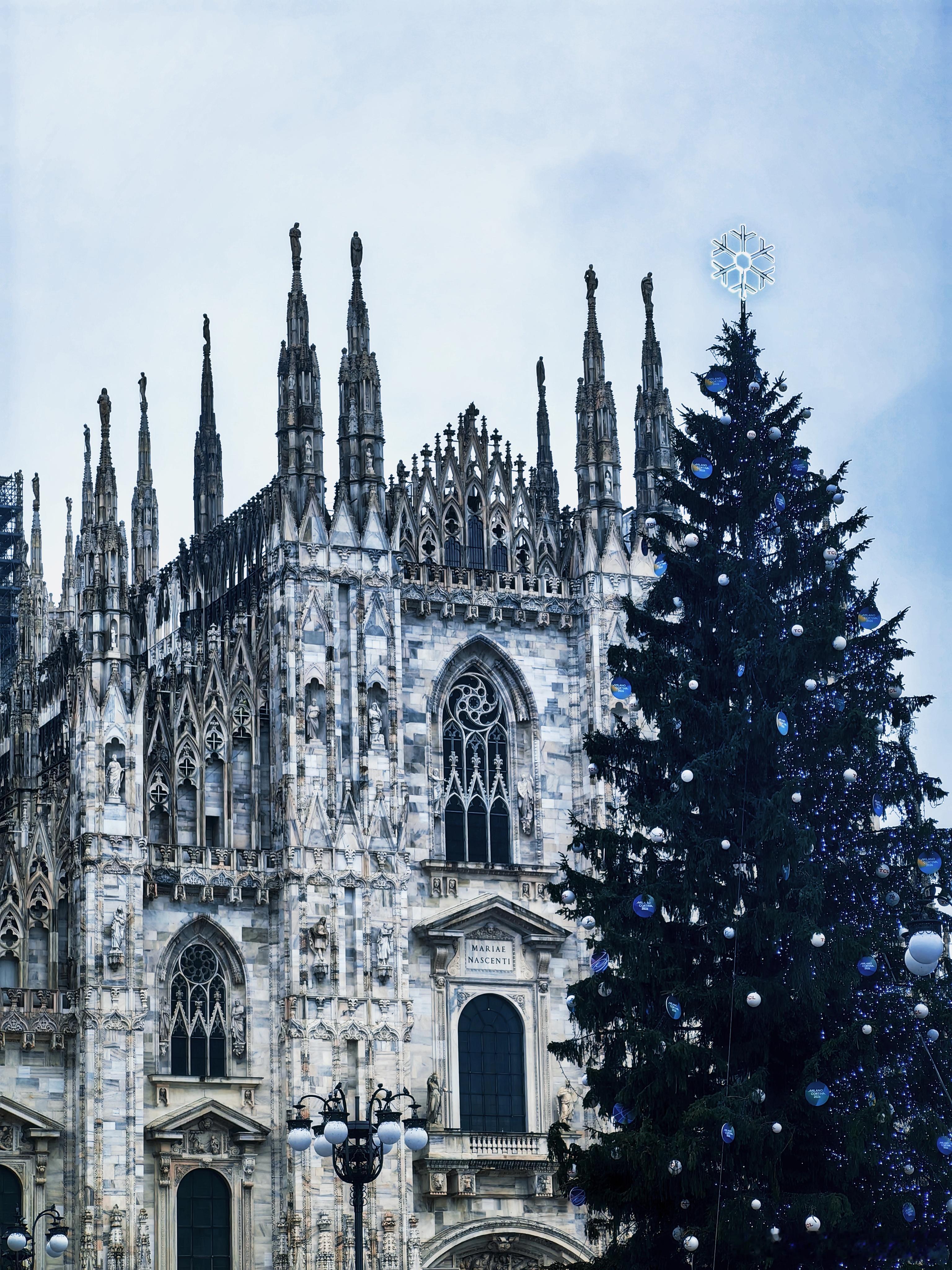 米兰我们到了！这个充满艺术的城市，感觉尊界S800和这里的艺术氛围挺搭的，你觉得