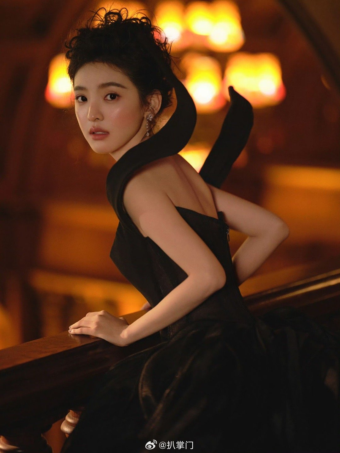 章若楠的反应速度看到章若楠差点被裙子绊倒，都忍不住把手伸进屏幕了啊，不过章若楠的