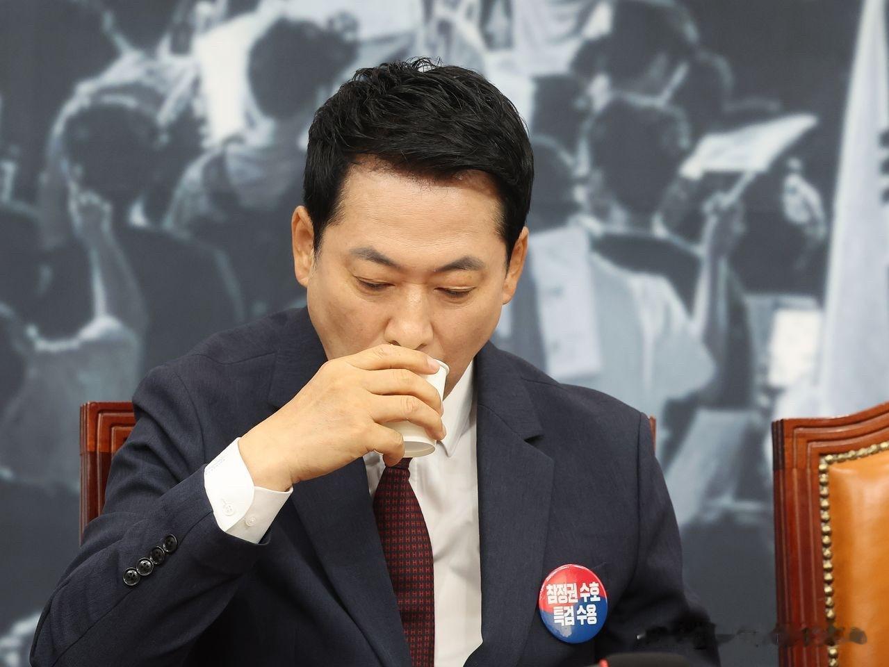 四次被逼辞职后，张东赫强硬表态：无论议员总会作出何种决定，无论最高委员发表何种言