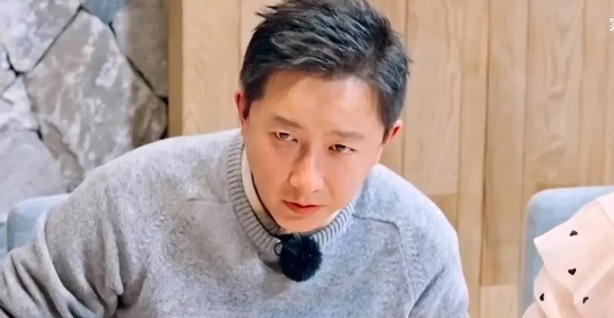 戚薇谈李承铉：“他之前在拍戏，然后这个女生会天天跟他一起去健身，这都还好，我没问