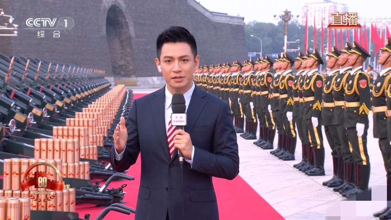 央视外景主持人晒93活动高清现场照片，全是高燃瞬间。作为这次活动4位外景主持