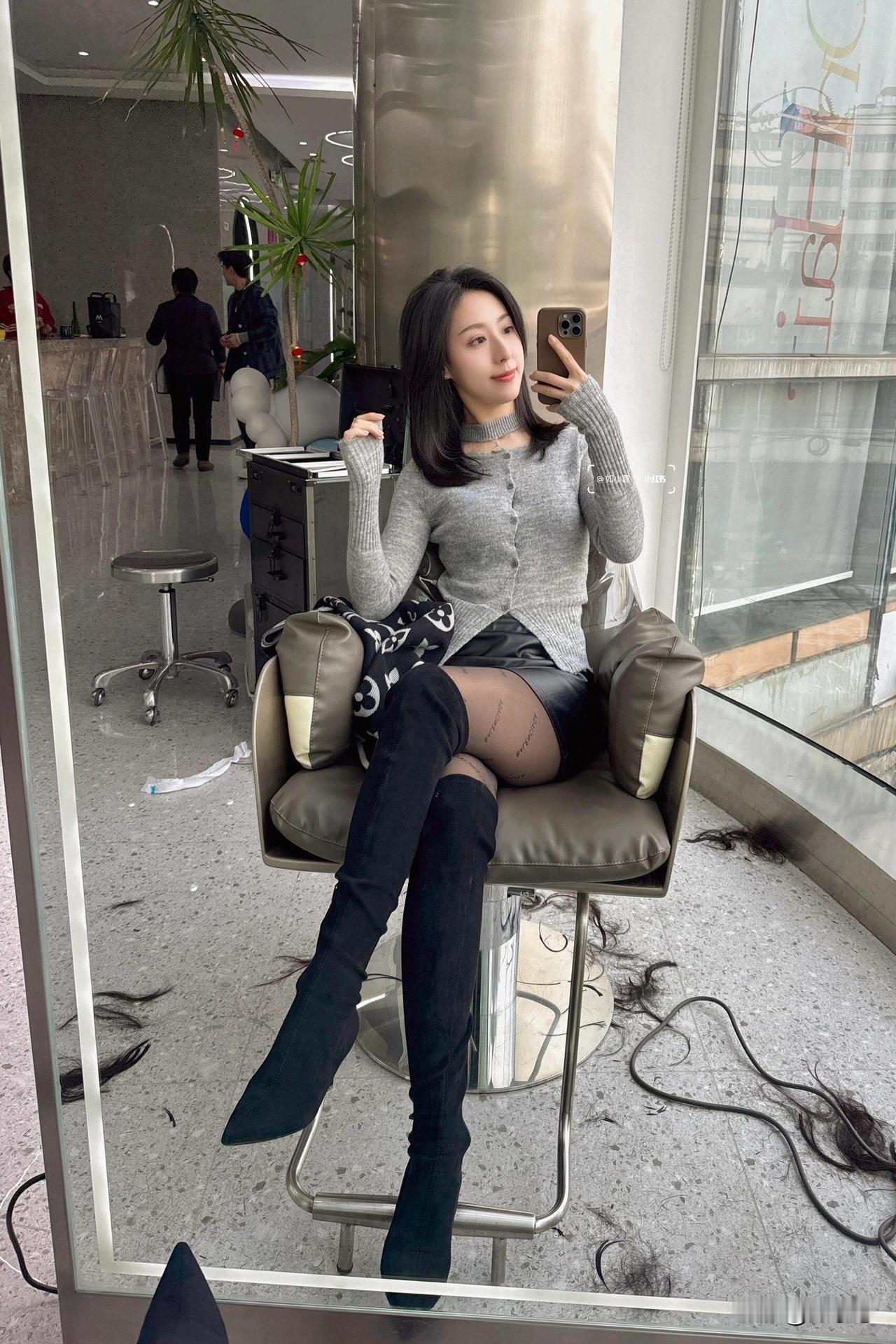 冬天的第一杯拿铁☕️安排上！！心情美美的一天这次换个✨新口味来一杯焦糖拿铁吧