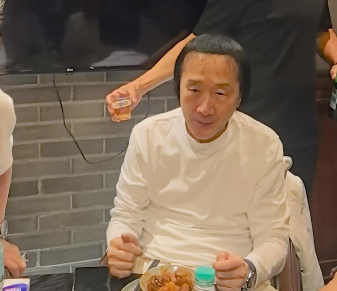 两任“和胜和”坐馆齐聚马来西亚吉隆坡，周围七个保镖守护现场拥有诸多大佬，北京“