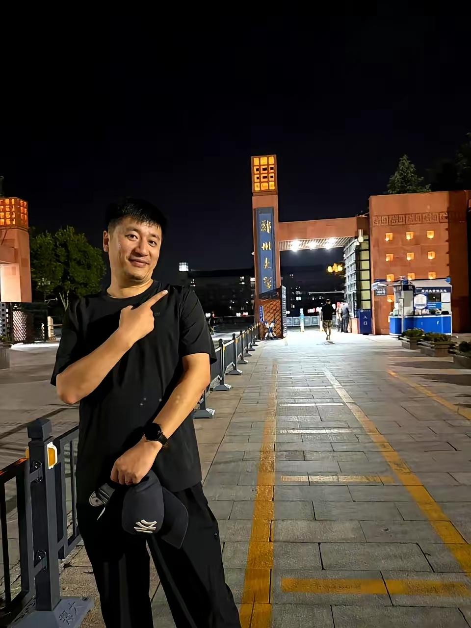 有时候啊，命运这事儿真的让人说不清道不明。张雪峰老师去年七月悄悄回到老家