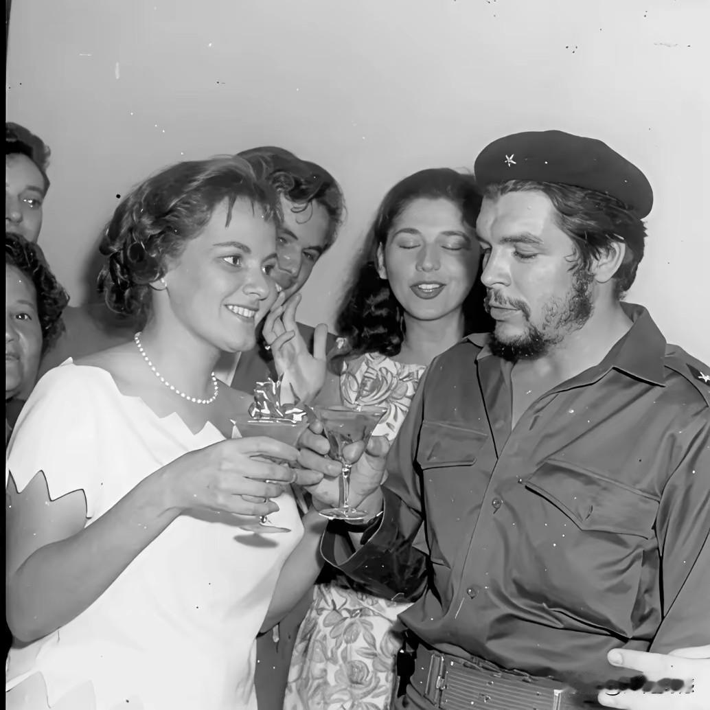 在以前的认知当中，一直以为切格瓦拉一生没有结过婚，是个独身者，天马行空，自由自在