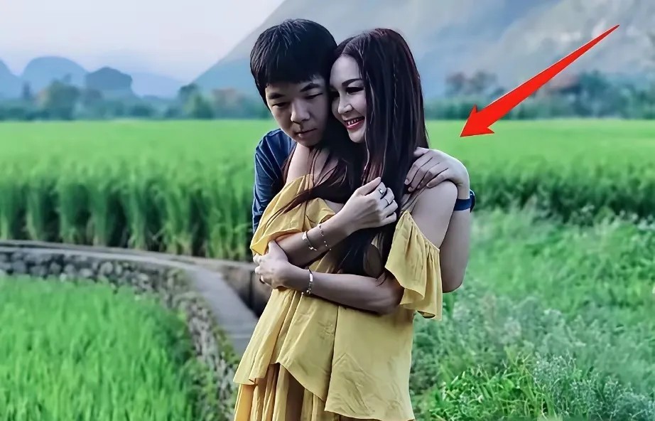 终于理解了何祖光，为了温碧霞也太不容易了！何祖光既想抱得美人归，又想后继有人！