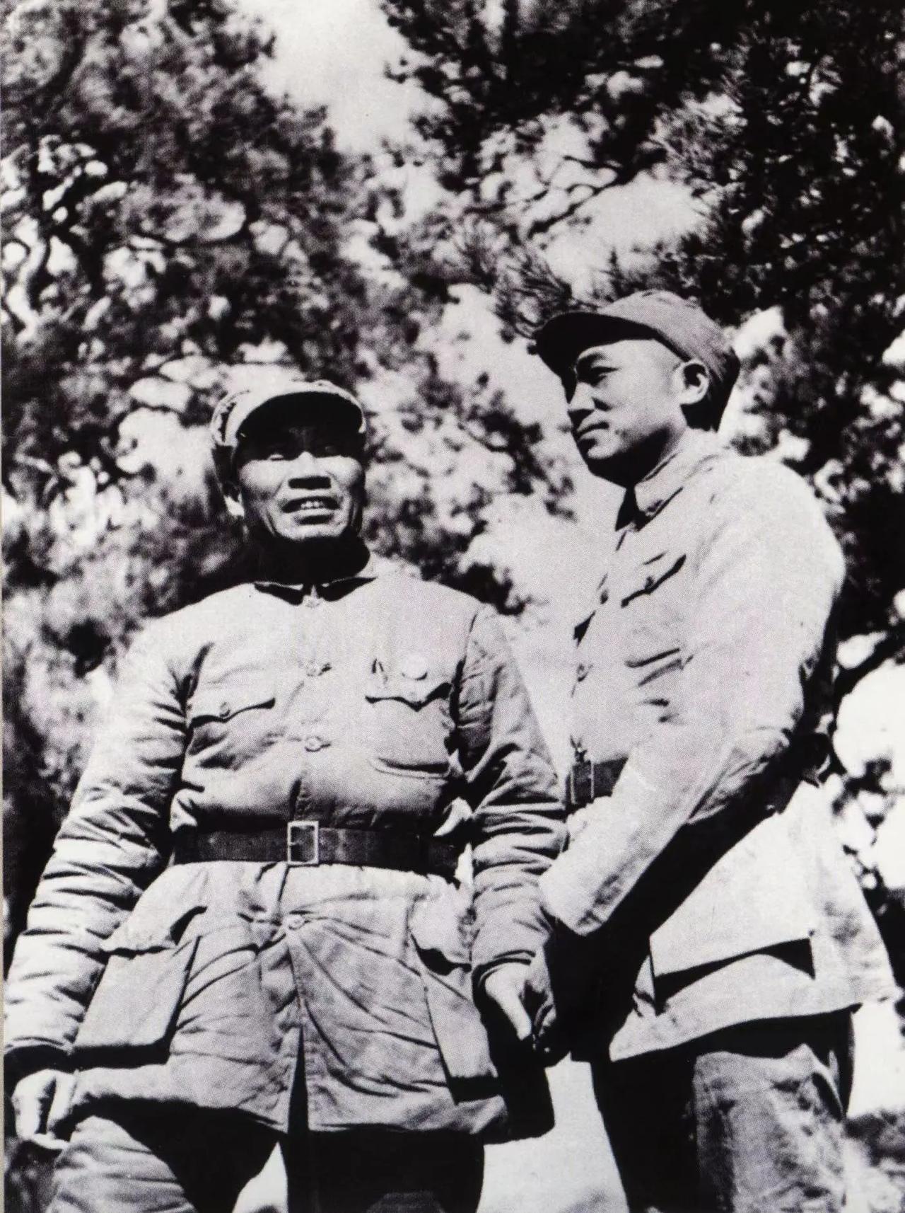 八路军军服纽扣最难获得八路军衣裤的基本款式也分冬、夏两种，且“制式相