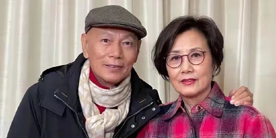 汪明荃开演唱会，不少人以为她是为了钱。她的老伴罗家英得了癌，治疗费用可是天价。