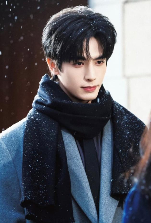 于正否认雪藏宋威龙其实于正选男的眼光一直在线，从早期陈晓，张某瀚，许凯，宋威龙