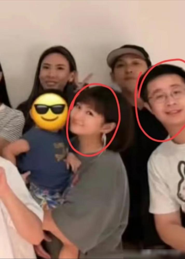 别光看Selina全家福多温馨，儿子都两岁半了，她和男友小徐连证都没领，一分钱财