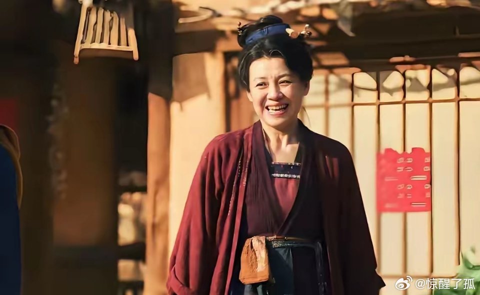 《逐玉》赵大娘：藏在市井烟火里的惊天棋局🔥谁能想到，西固巷里那个泼辣热心、总护