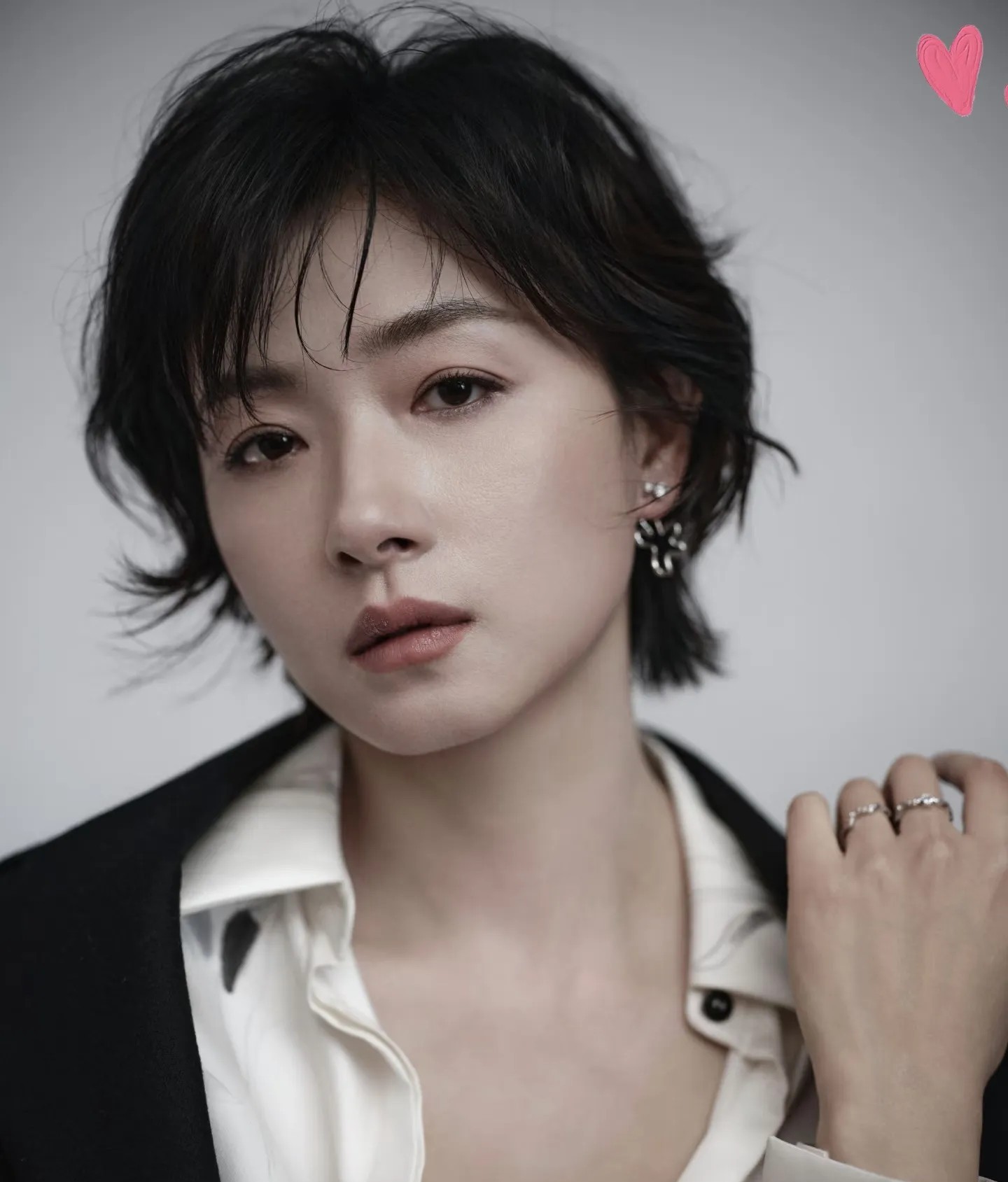万茜啊万茜，你给娱乐圈其他女演员留条活路吧。主要是你真的太过分了，都已经43