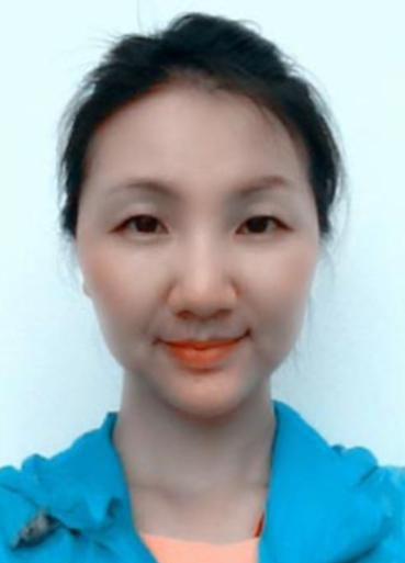 2012年，一架飞往乌鲁木齐的航班爬升至5000米高空时，空姐突然推着餐车猛撞驾