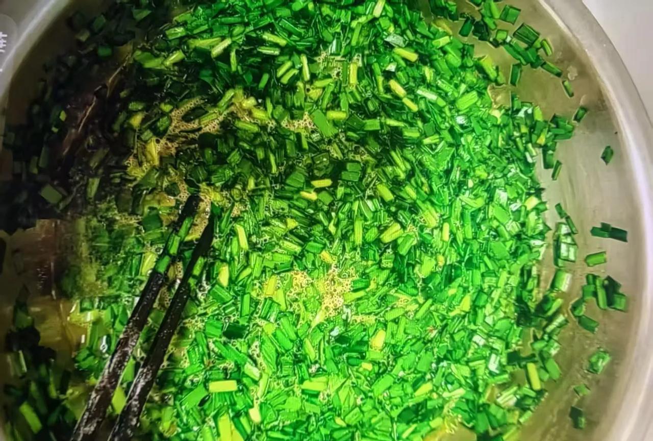 家人们！快给我支个招啊！急！急！急！老公说要吃韭菜盒子，我偷懒，鸡蛋没有炒，直