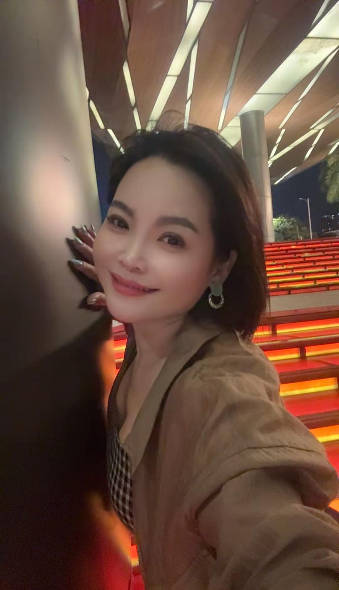 夜色温柔，步履轻盈，不慌不忙地溜达，才是夜晚最舒服的打开方式