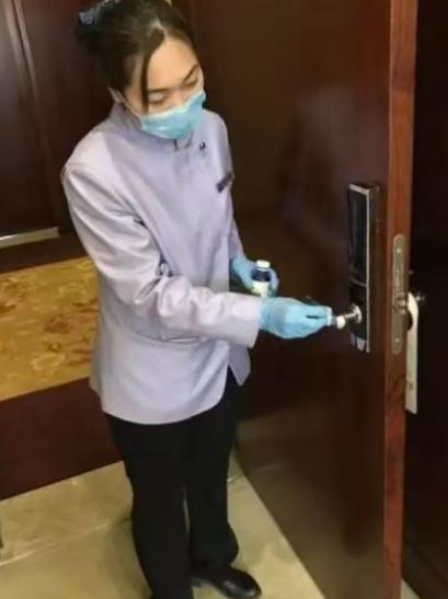 太嚣张了！江西南昌，两女子花981元住了三天酒店，退房前一个多小时，两人正在房