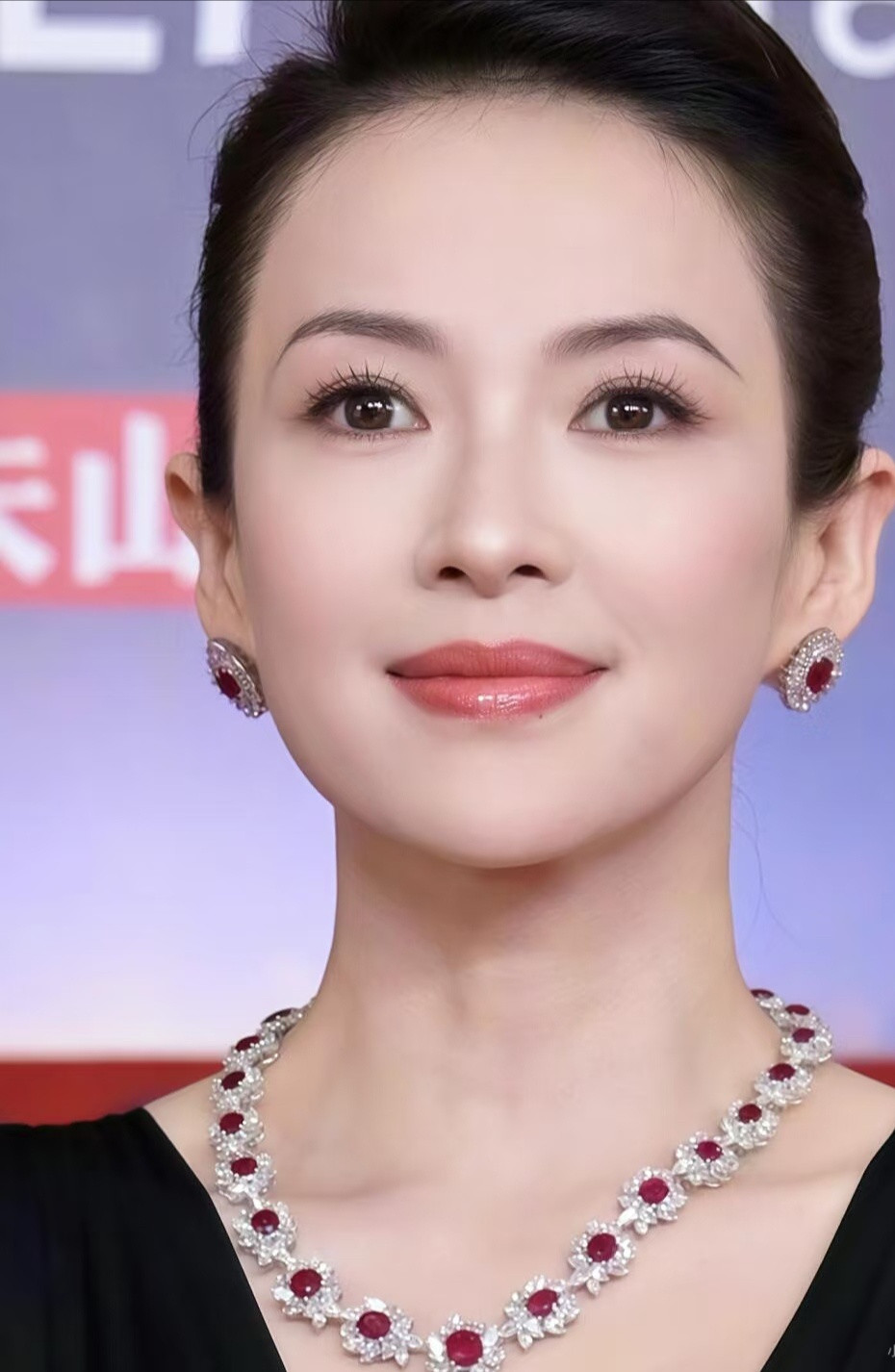 1.吉娜和郎朗几乎快成了表面夫妻，不过两人目前还没有离婚的打算，他们的合体商业价