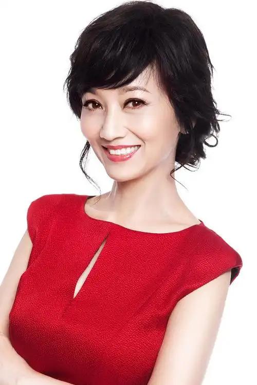 71岁赵雅芝再遭骚扰：明星的隐私与安全谁来守护？近日，一则令人愤慨又心疼的消