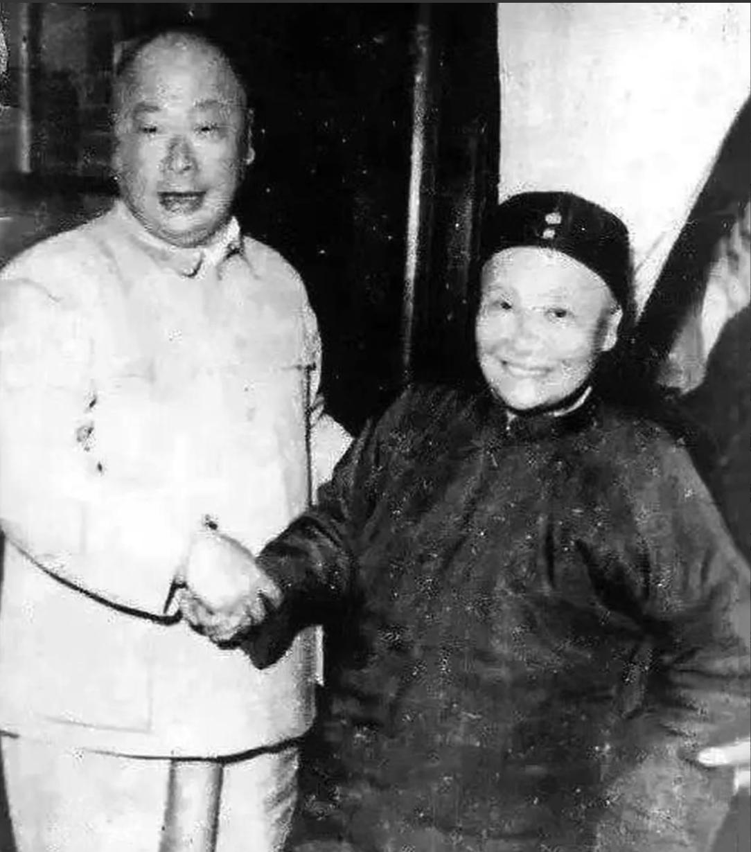 1901年，四川一大户人家的小姐去相亲，没相中地主家的儿子，反倒一眼看中了旁边的