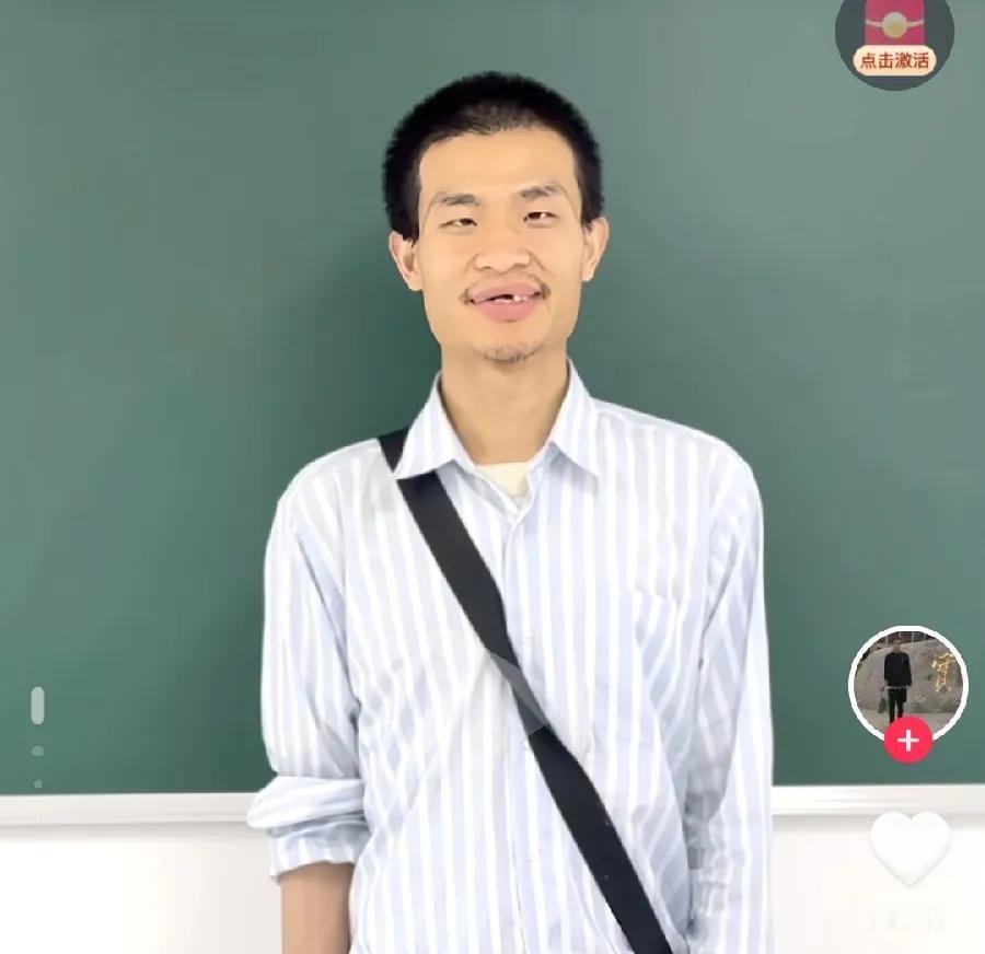 韦东奕，牙齿脱落，牙周炎？遗传！看韦爸的牙，父子俩几乎一样，都是牙豁子！韦爸50