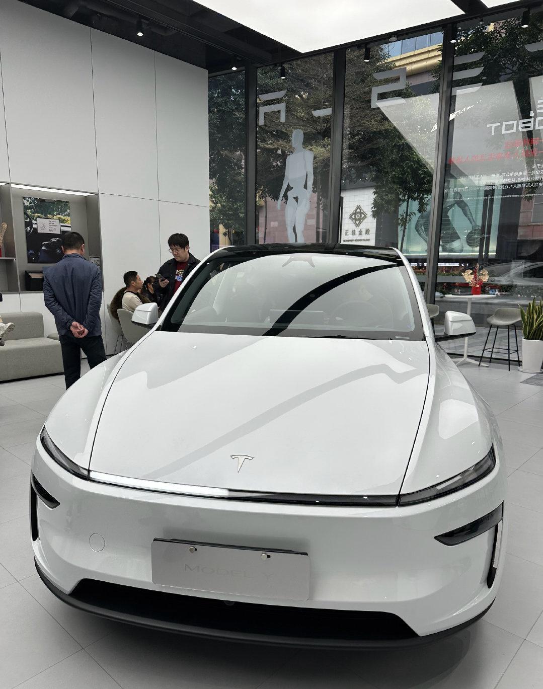 毛坯房：新老款特斯拉motelY