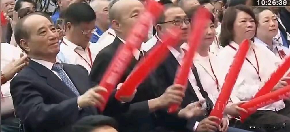 戏剧性的一幕出现了，两人有着“既生瑜(韩国瑜）何生平(王金平）”的情结，当年“韩