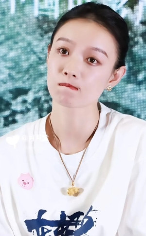 我闺蜜亲眼见过倪妮她说了一个大实话，让我目瞪口呆！她说倪妮和电视上的差别真的