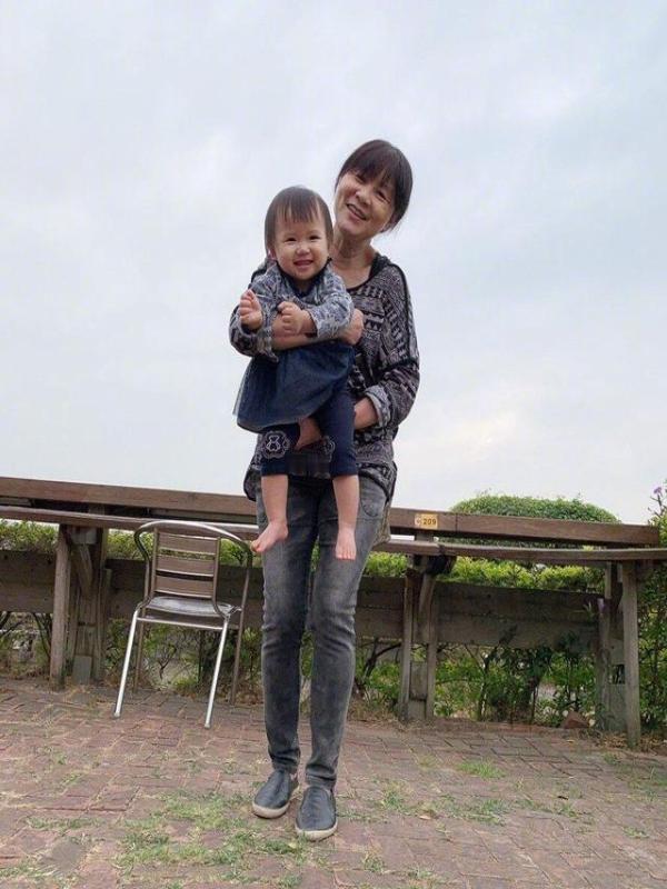 福原爱这哪是生了个女儿，分明是生了个前婆婆，她女儿越长大越像奶奶了。不过这样也好