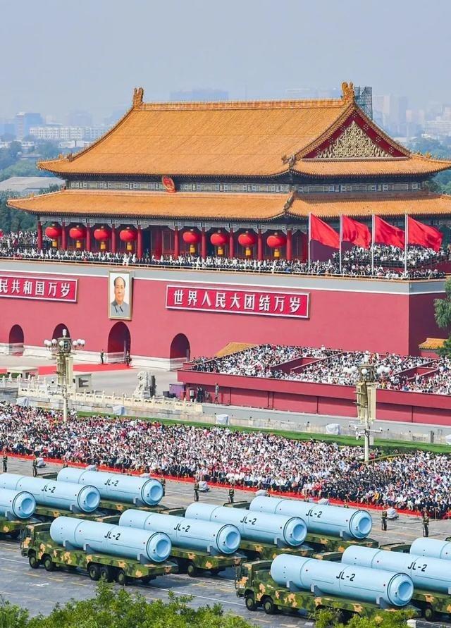 现在中国对美国的态度越来越强硬，背后其实有其考量。大家都知道，苏联当年垮了，就是