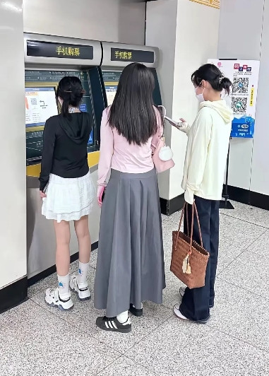 是谁发明了防晒服？感觉这几年不光女的穿好多男的也开始穿了有网友表示：防晒