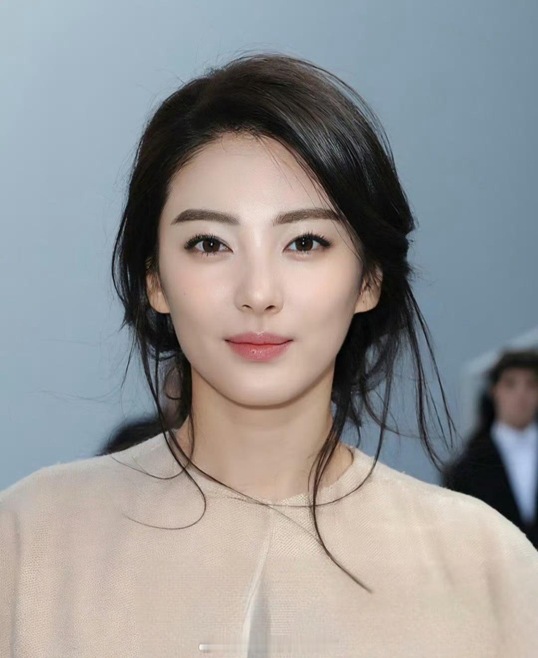 张雨绮多个商务被取消我还不知道事情的具体情况，就我个人而言，我还是挺喜欢张雨绮的