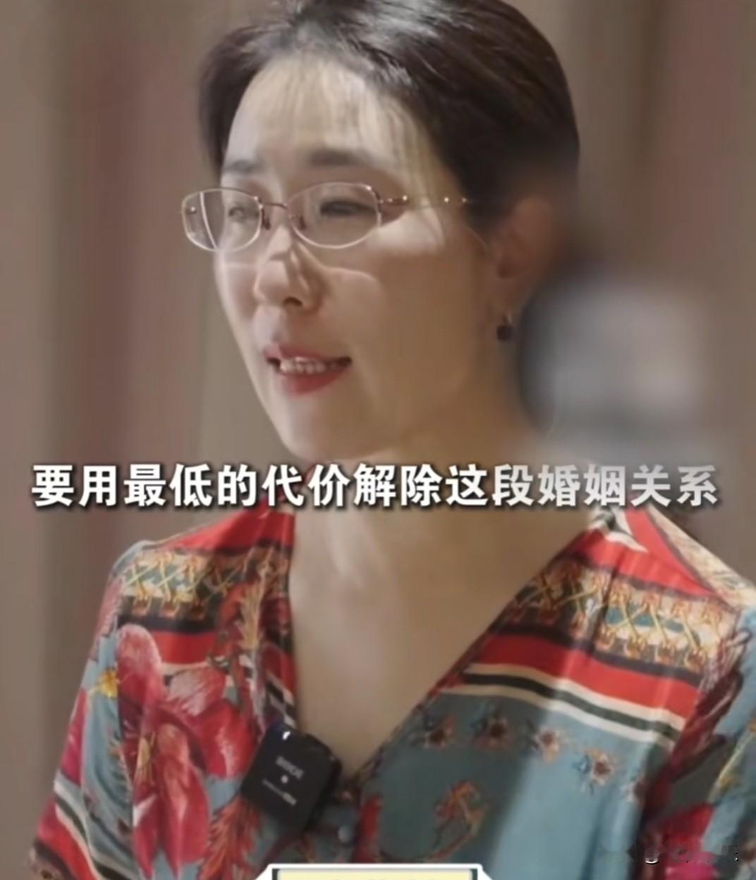 网友问离婚案女主朱女士，“为什么明明是渣男犯了错，你却要带着女儿离开？”她的回