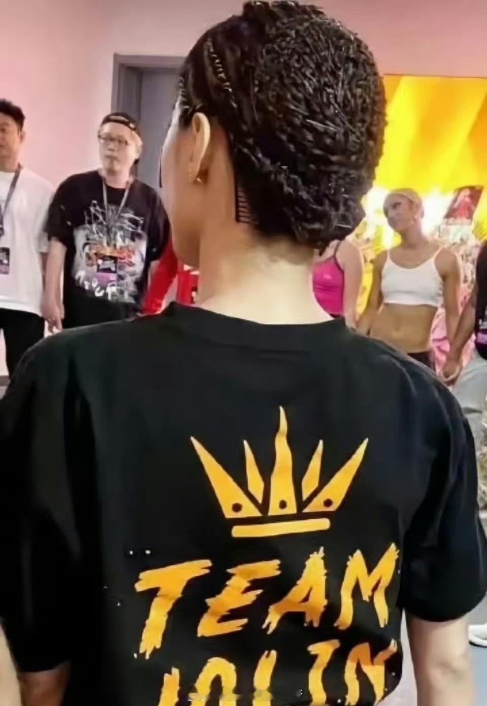 蔡依林这个盘发用了整整一千根发卡！造型师得弄多久啊！​​​