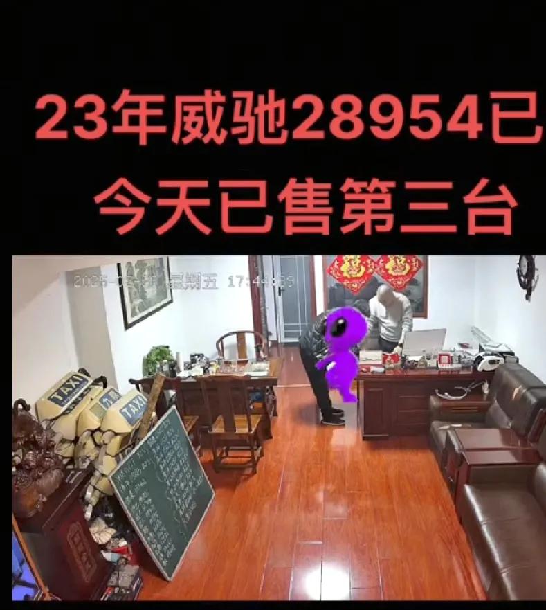 2025.2.28日2月最后一天，天津河东区万东路出租车买卖一条街上，各家门脸异