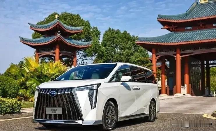 万万没想到！丰田汽车要起飞了，26款丰田赛那取消29.98万的入门版，直接把起售