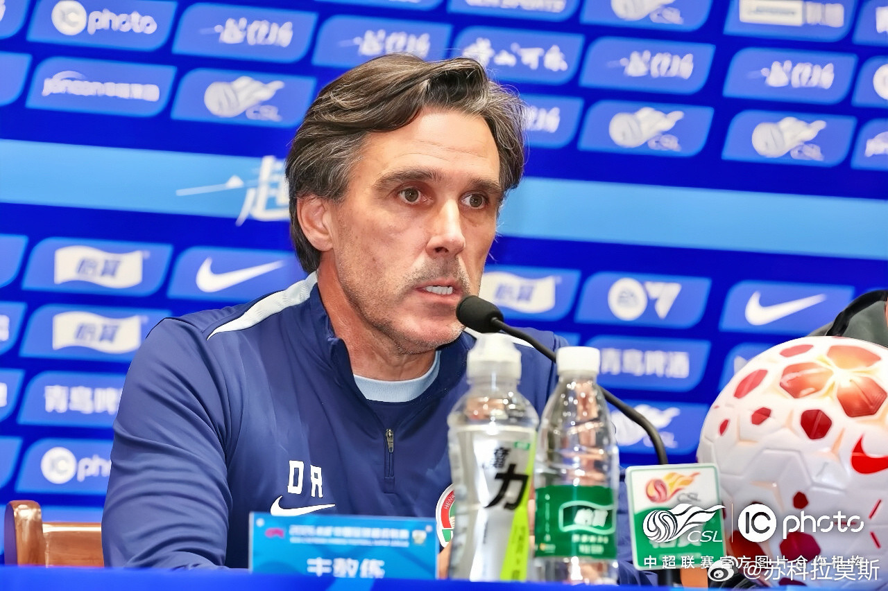 中超河南队4月3日晚，河南彩陶坊主教练拉莫斯携钟义浩出席了赛前新闻发布会。拉莫