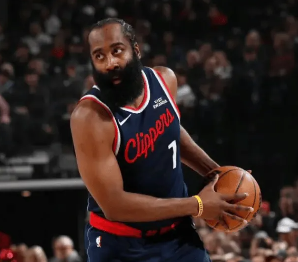 NBA常规赛，快船119-103战胜开拓者。赛后，詹姆斯-哈登接受了采访，被问到