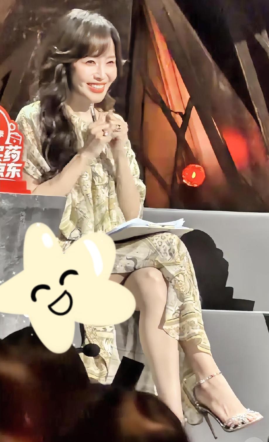 湖南卫视请到宝了。侯佩岑点评，李光洁，张彬彬说：“李光洁哥哥，演员跨界唱歌，叙