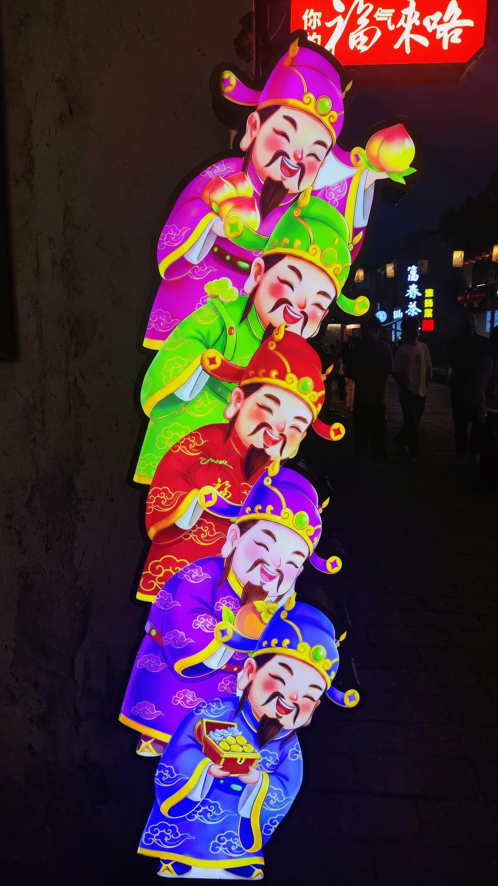 男人挣钱，其实就是为了得到女人。在一个家庭里面，当男人可以赚到钱，给家里提供足够