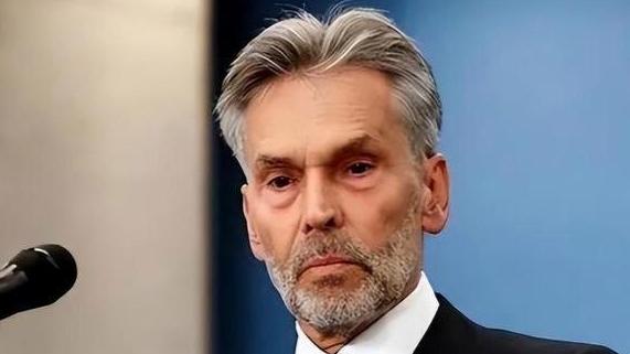 霸气反击！荷兰封锁光刻机，不料中国稀土直接断其命脉！荷兰悍然禁售中低端DU