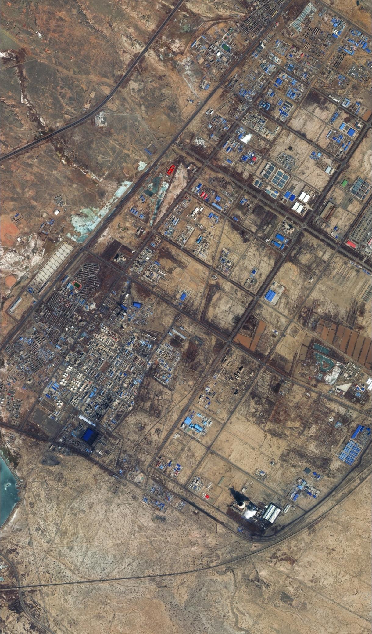 新疆引国际河入荒漠，475公里渠水浇出绿洲奇迹。这不是空谈，是克拉玛依从无水荒漠