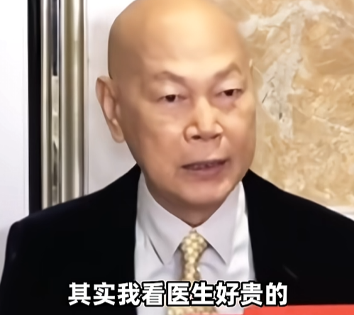 本以为汪明荃和罗家英，是圈内人人艳羡的“神仙眷侣”；现在看来，其实就是搭伙过日子