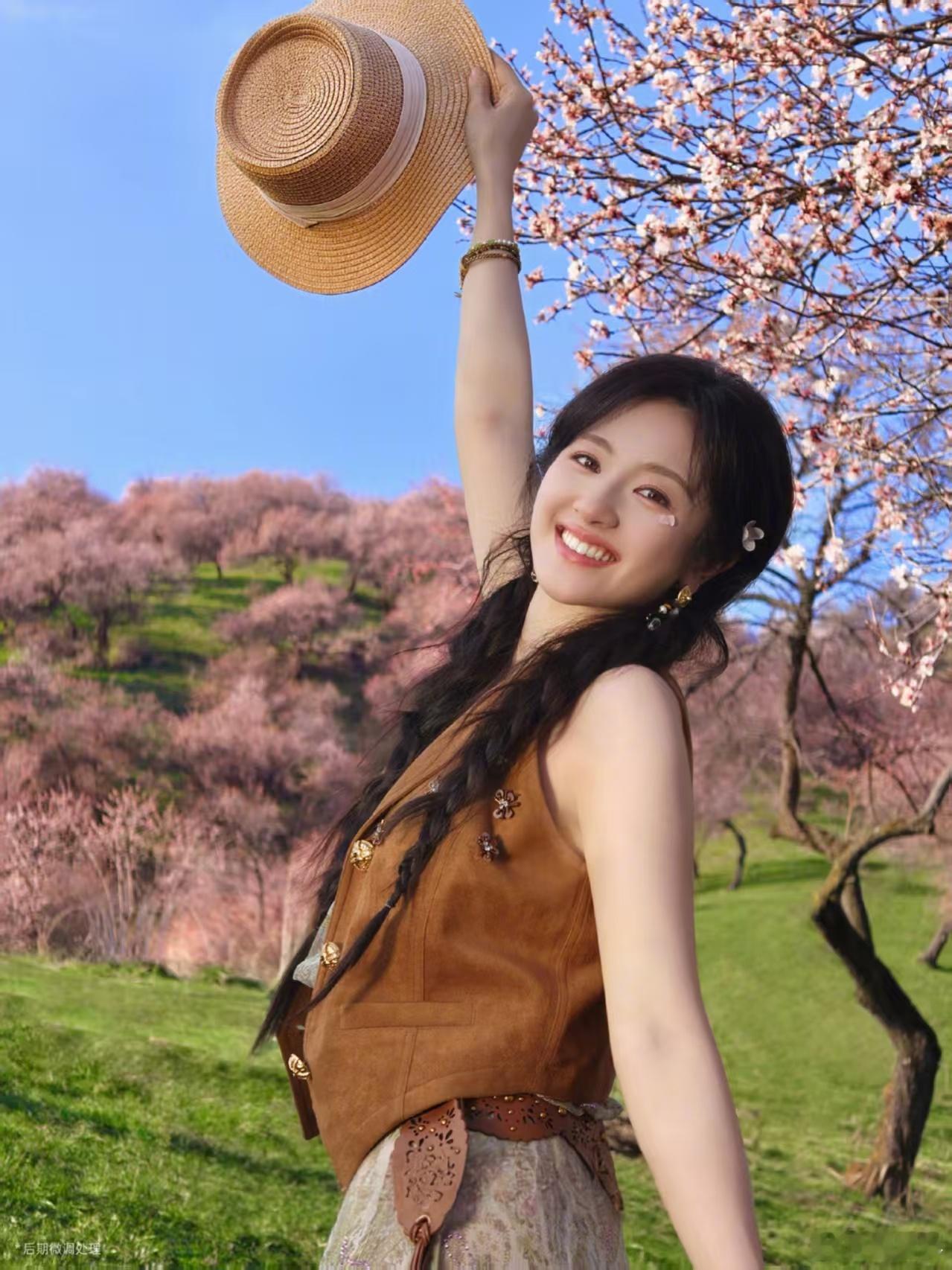 李兰迪西部风造型李兰迪森系甜妹感李兰迪西部风造型太有味道了！森系甜妹感十足，每一