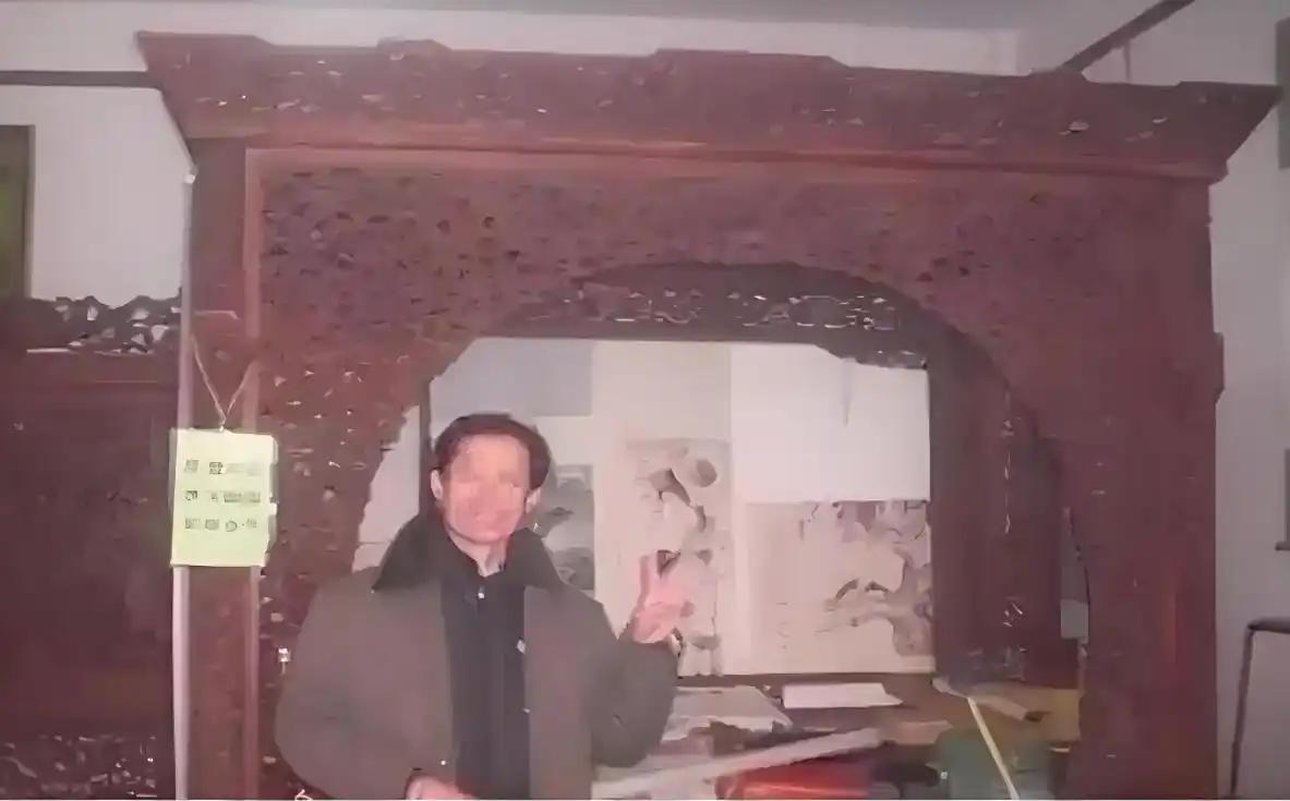 “白嫖啊！”1993年，福建一男子花2000万珍藏了一张龙床，专家鉴定后，表示这