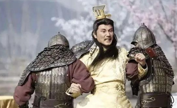 公元618年，杨广被卫队从床上拉起，侍卫牵来一匹战马，让他骑上去朝堂受死，杨广指
