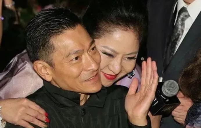 向太曾分享过一段与刘德华的趣事：“2000年时，我和华仔打了个赌。我笃定他能凭《