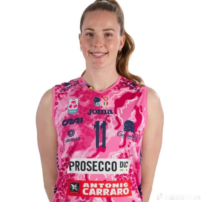 💥有一家土耳其俱乐部对伊莎贝拉·哈克感兴趣，目前正在进行谈判。📌这支球队