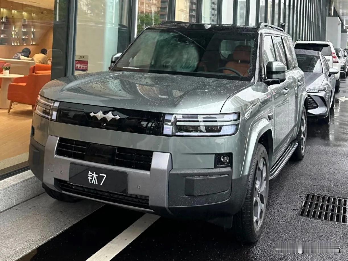 20万预算纠结哭！方程豹钛7vs荣放双擎，到底该冲谁？家人们谁懂啊！2