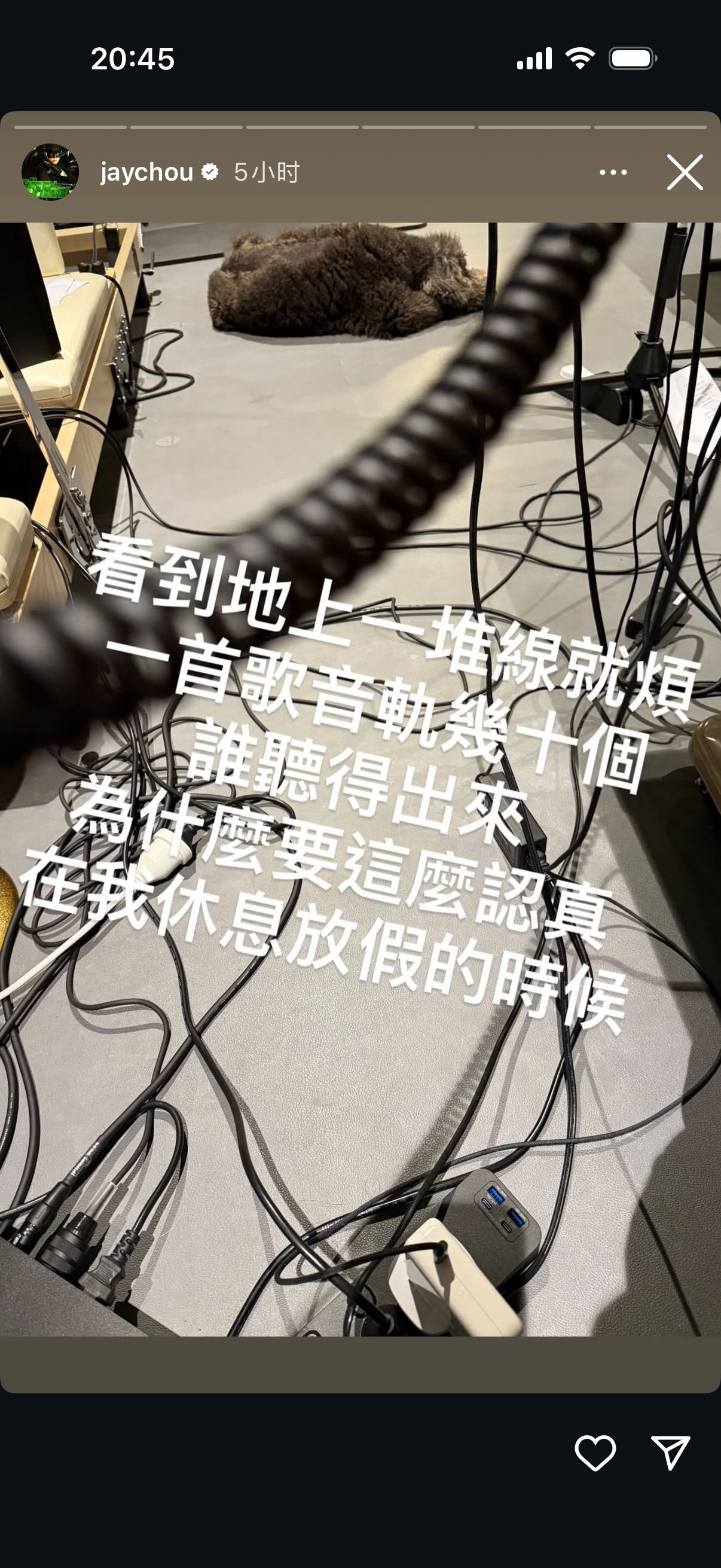 周杰伦分享录音室日常