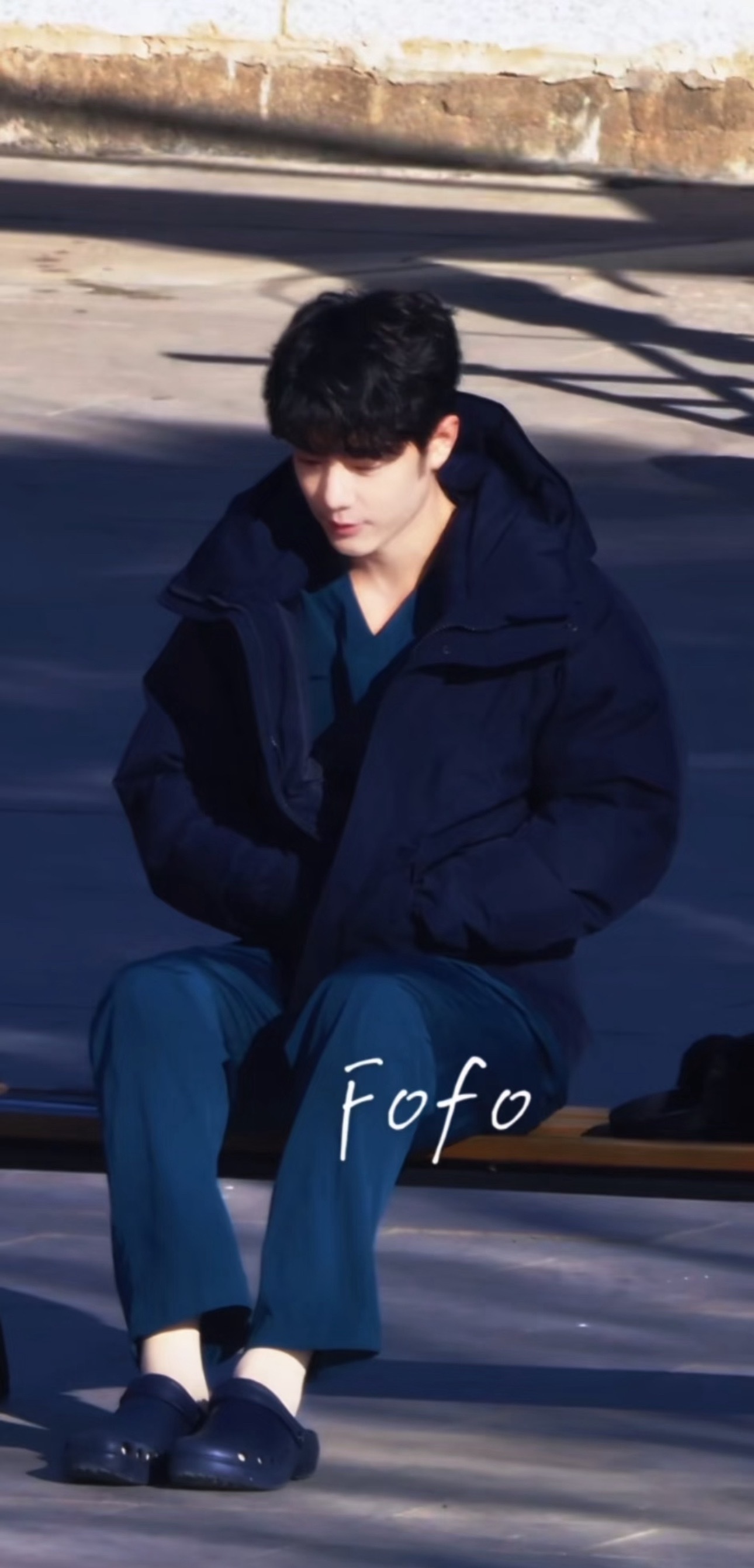 微博之夜今天的刘铮亮太太太可爱了亮神大东北这么冷🥶不介意穿个袜子和秋裤吗！Ji